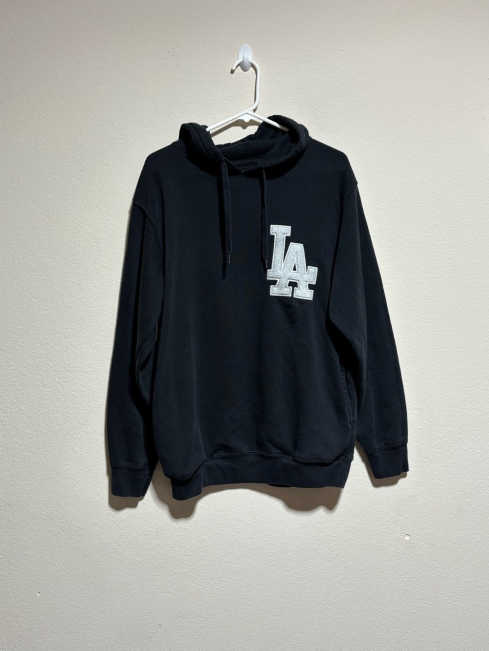 Black LA Logo Pullover Hoodie - Men's Casual Sweatshirt